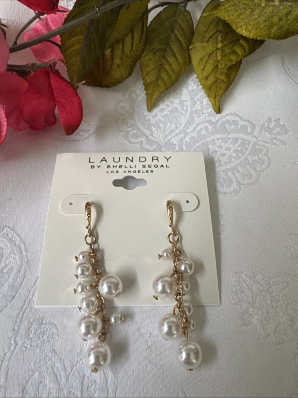 Laundry Shelli Segal Goldtone Pearl Cluster Dangling Feminine Earrings 2.3" NEW